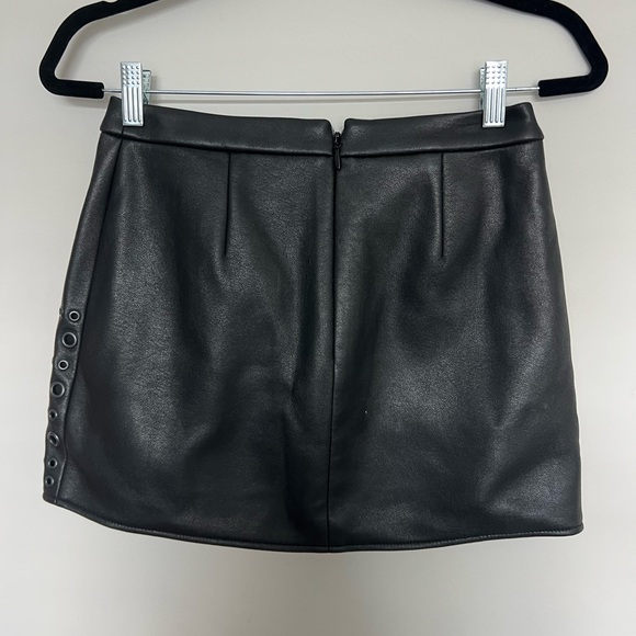 🍭 BCBGMaxAzria Black Leather Mini Skirt size 2 NWT - Picture 3 of 6